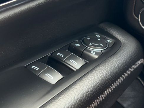 Used 2025 GMC Yukon Denali AWD/4WD image 21