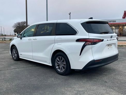 Used 2021 Toyota Sienna LE image 7