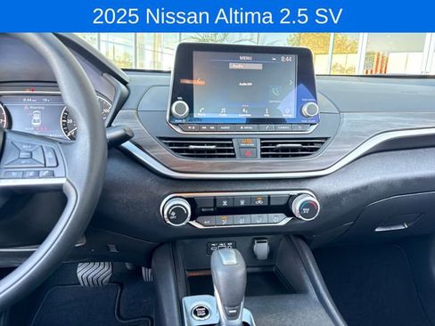 Used 2025 Nissan Altima 2.5 SV FWD image 17