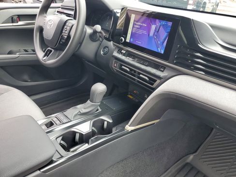 Used 2025 Toyota Camry LE image 33