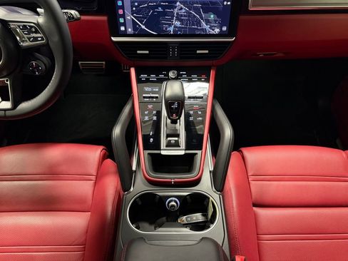 Certified 2023 Porsche Cayenne Turbo image 17