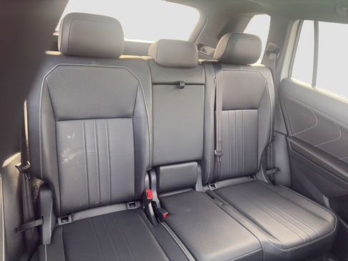 Used 2024 Volkswagen Tiguan SE R-Line image 20