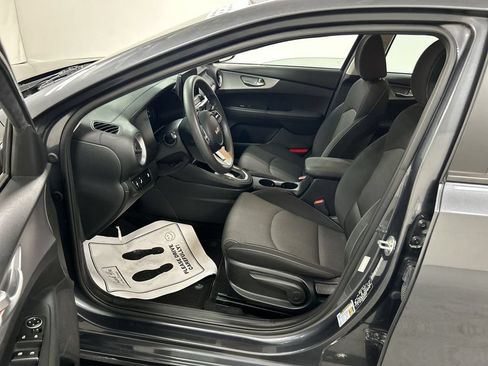 Used 2023 Kia Forte LXS w/ LXS Technology Package FWD image 9