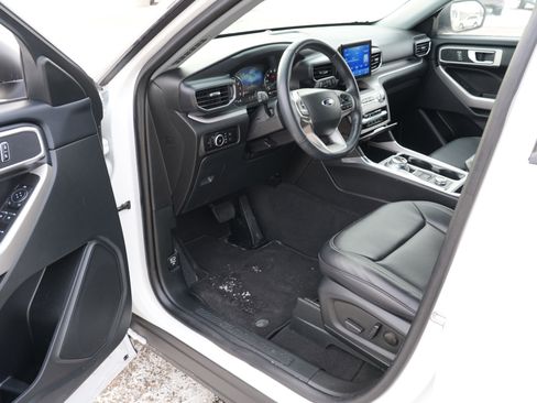 Used 2023 Ford Explorer XLT w/ Equipment Group 202A image 14