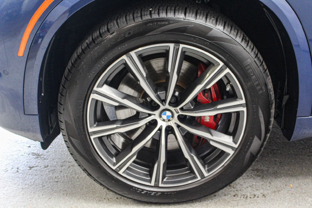 Used 2022 BMW X5 xDrive40i w/ M Sport Package AWD/4WD image 28