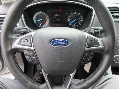 Used 2016 Ford Fusion SE w/ Equipment Group 201A image 23