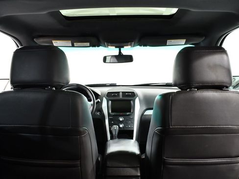 Used 2014 Ford Explorer XLT w/ Equipment Group 202A image 17