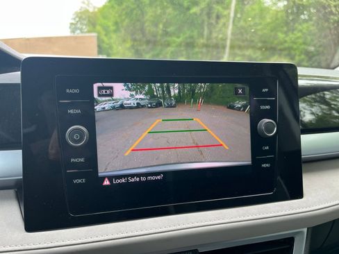 Used 2025 Volkswagen Taos SE image 24