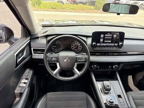 Used 2024 Mitsubishi Outlander SE Black Edition FWD image 14