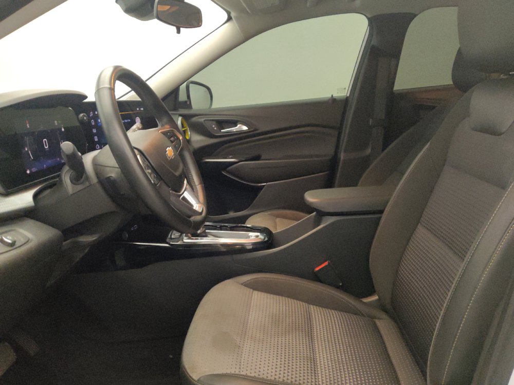 Used 2024 Chevrolet Trax LT w/ Driver Confidence Package FWD image 17