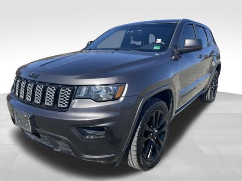 Used 2018 Jeep Grand Cherokee Altitude image 18