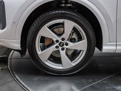 Certified 2025 Audi Q5 2.0T Premium Plus w/ Premium Plus image 12