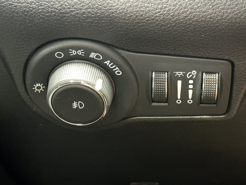 Used 2024 Jeep Compass Latitude AWD/4WD image 31