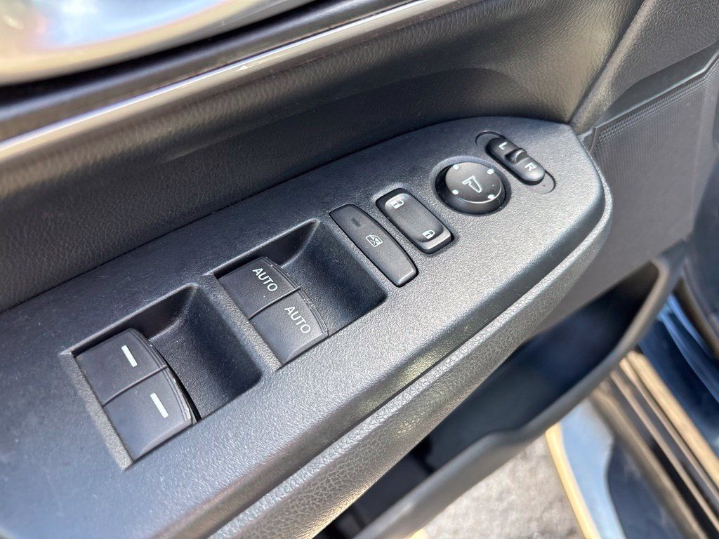 Used 2017 Honda CR-V EX-L image 18