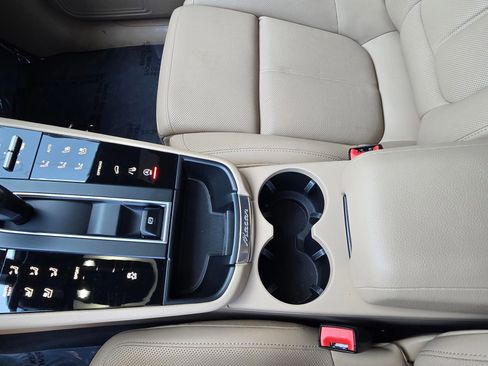 Certified 2025 Porsche Macan AWD/4WD image 23
