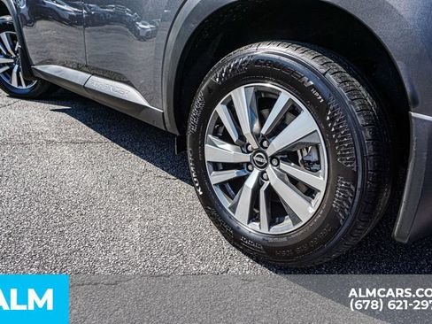 Used 2025 Nissan Pathfinder SL w/ Black Appearance Package FWD image 15