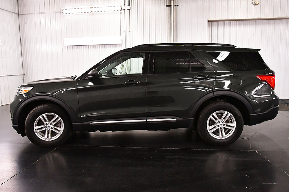 Used 2024 Ford Explorer XLT w/ Equipment Group 202A AWD/4WD image 4