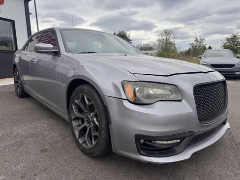 Used 2018 Chrysler 300 S image 4