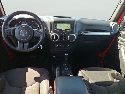 Used 2015 Jeep Wrangler Unlimited Rubicon w/ Connectivity Group image 28