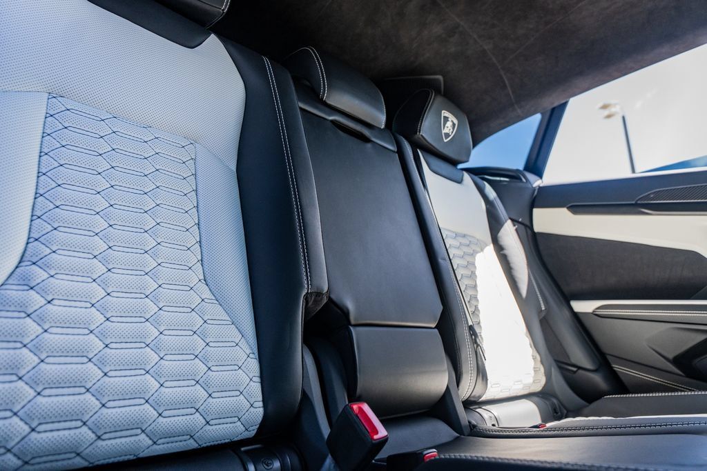 Used 2022 Lamborghini Urus AWD/4WD image 41