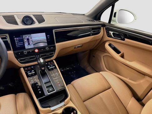 Used 2026 Porsche Macan AWD/4WD image 24