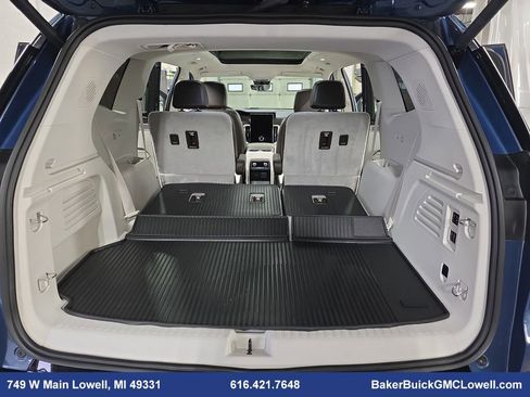 Used 2024 GMC Acadia Denali w/ Super Cruise Package image 14