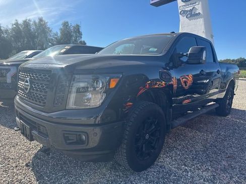 Used 2018 Nissan Titan SV w/ SV Convenience Package image 1