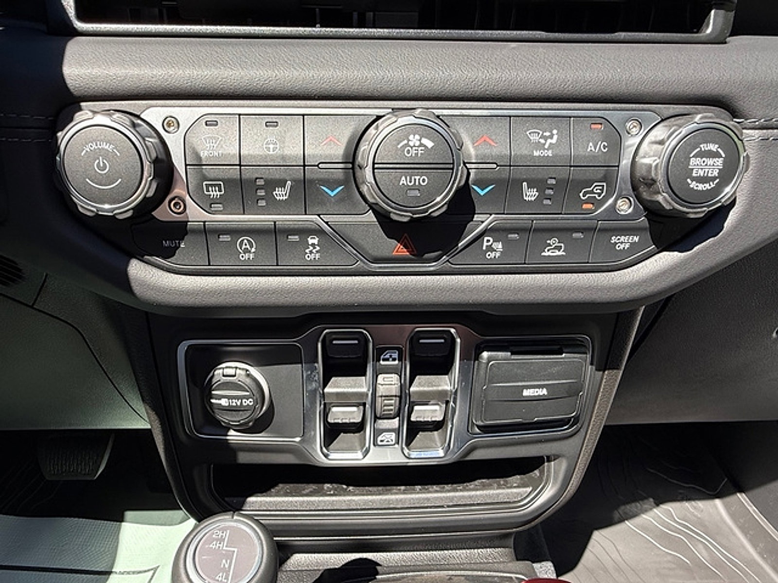 New 2027 Jeep Wrangler Unlimited Sahara AWD/4WD image 25