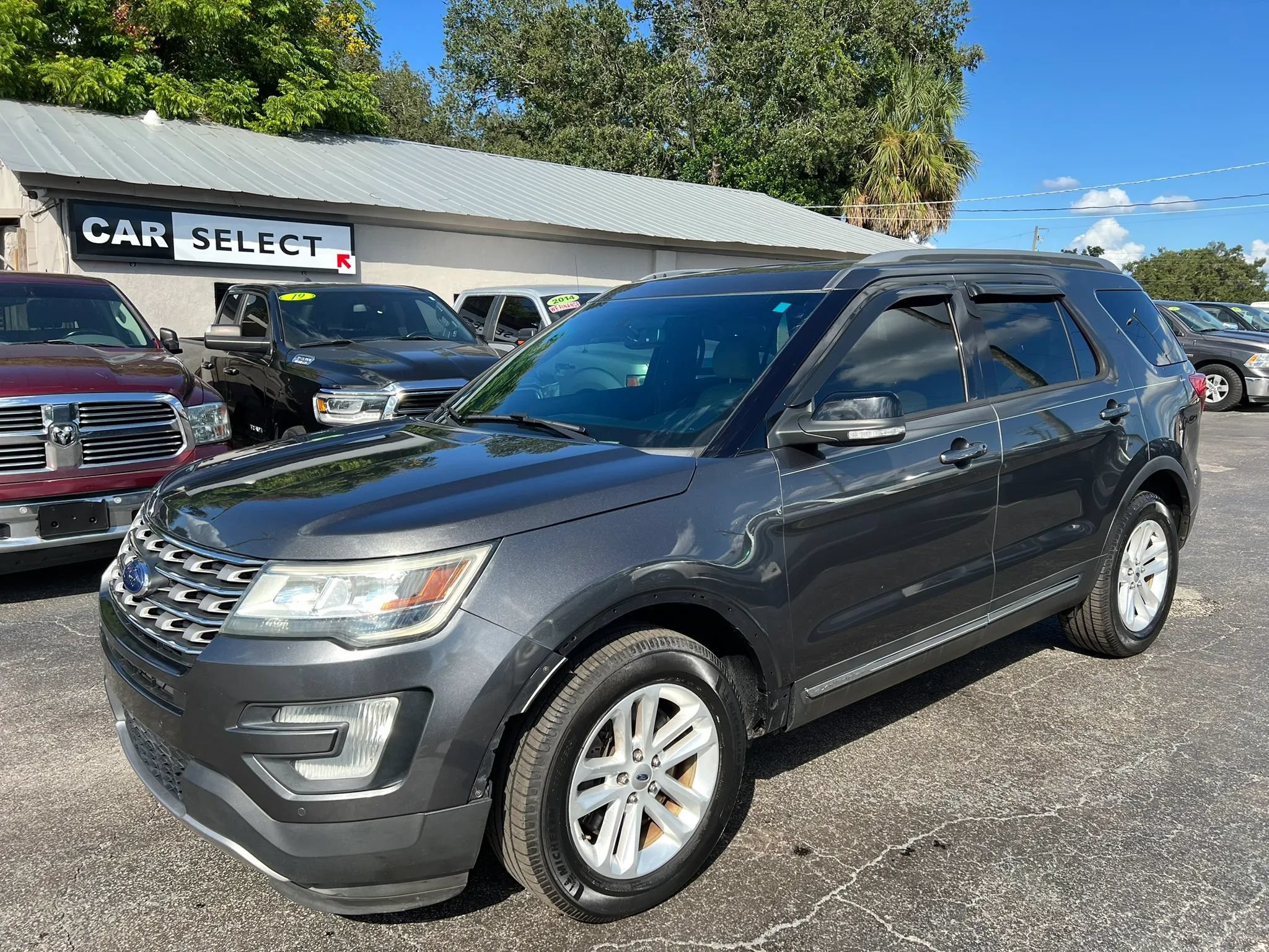 Used 2016 Ford Explorer XLT w/ Equipment Group 202A FWD image 1