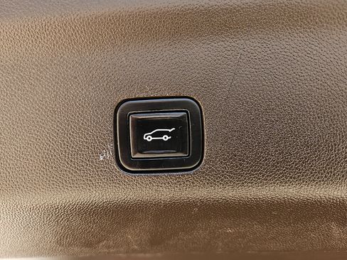 Used 2022 GMC Yukon SLT w/ SLT Premium Package AWD/4WD image 8