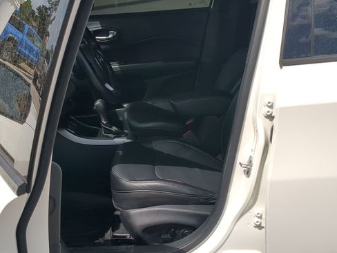 Used 2021 Jeep Compass Latitude image 12