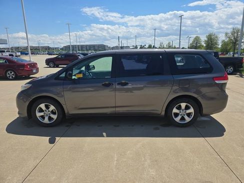 Used 2013 Toyota Sienna L w/ Towing Pkg FWD image 4
