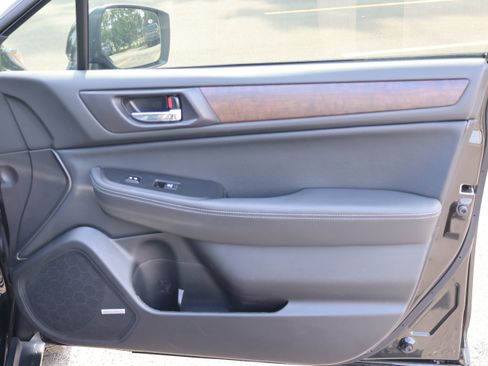 Used 2017 Subaru Outback 2.5i Limited AWD/4WD image 36