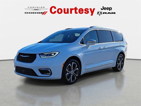 Used 2022 Chrysler Pacifica Pinnacle image 9