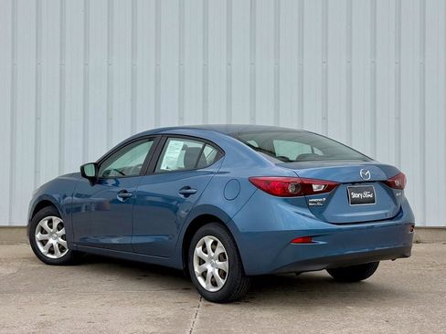 Used 2018 MAZDA MAZDA3 Sport FWD image 4