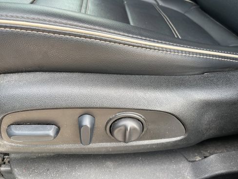 Used 2023 GMC Acadia Denali w/ Denali Ultimate Package image 11