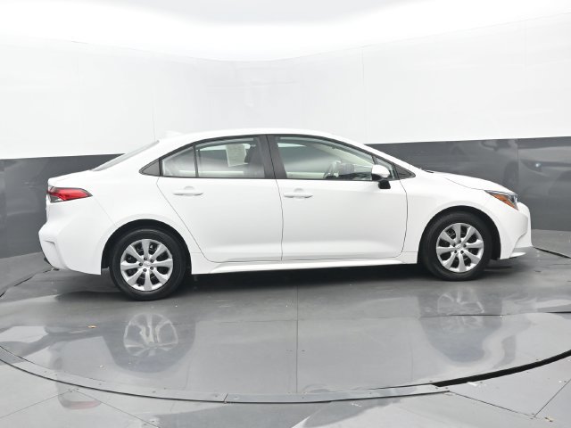 Used 2024 Toyota Corolla LE FWD image 2