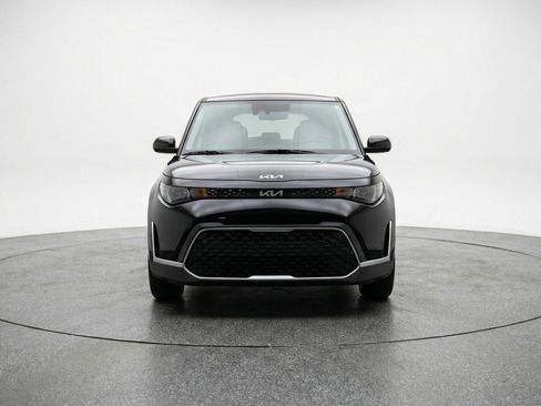 Used 2025 Kia Soul LX w/ LX Technology Package FWD image 2