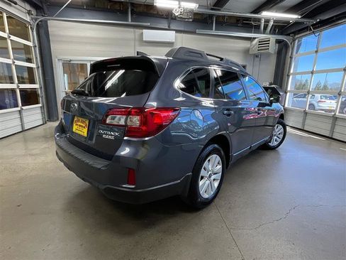 Used 2017 Subaru Outback 2.5i Premium image 5