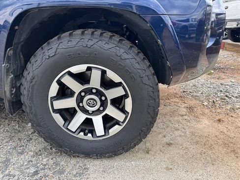 Used 2018 Toyota 4Runner TRD Off-Road Premium AWD/4WD image 2