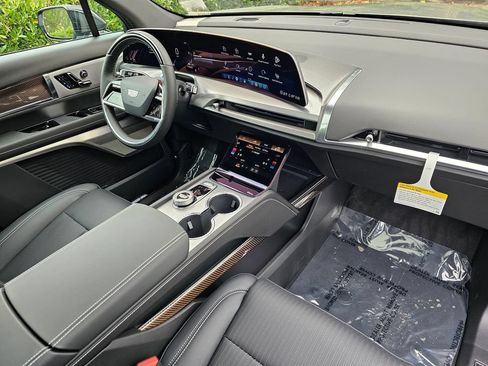 New 2027 Cadillac Vistiq Luxury AWD/4WD image 10
