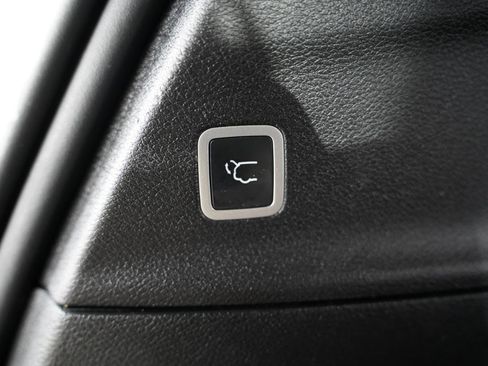 Used 2021 Chrysler Pacifica Touring-L w/ Uconnect Theater Family Group image 41