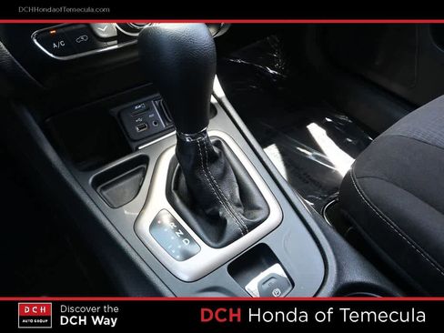 Used 2016 Jeep Cherokee Latitude w/ Comfort/Convenience Group FWD image 11