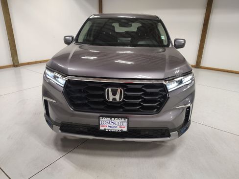 Used 2025 Honda Pilot EX-L image 3