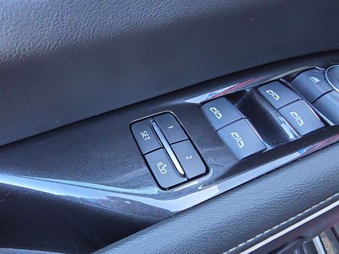 Used 2024 Cadillac Escalade Premium Luxury w/ Performance Package image 18