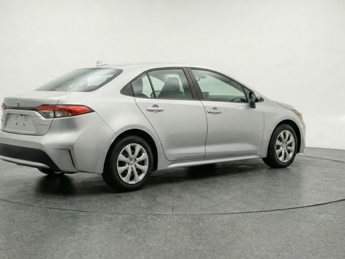 Used 2025 Toyota Corolla LE image 9