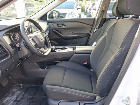 Used 2025 Nissan Rogue S FWD image 17