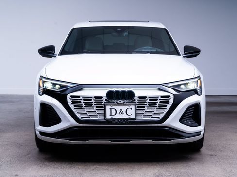 Used 2024 Audi Q8 e-tron Prestige w/ Prestige Package AWD/4WD image 2