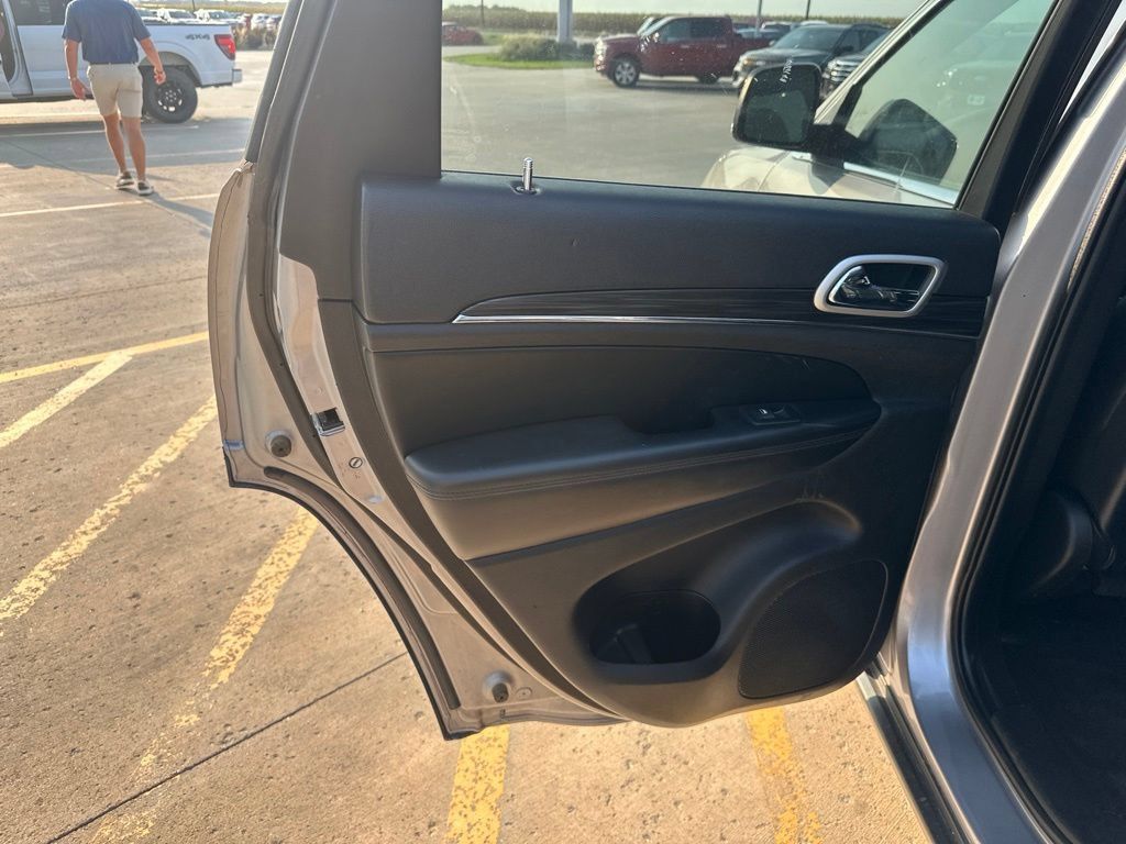 Used 2021 Jeep Grand Cherokee Limited AWD/4WD image 22
