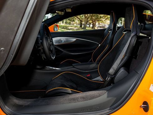 Used 2024 McLaren Artura RWD image 62
